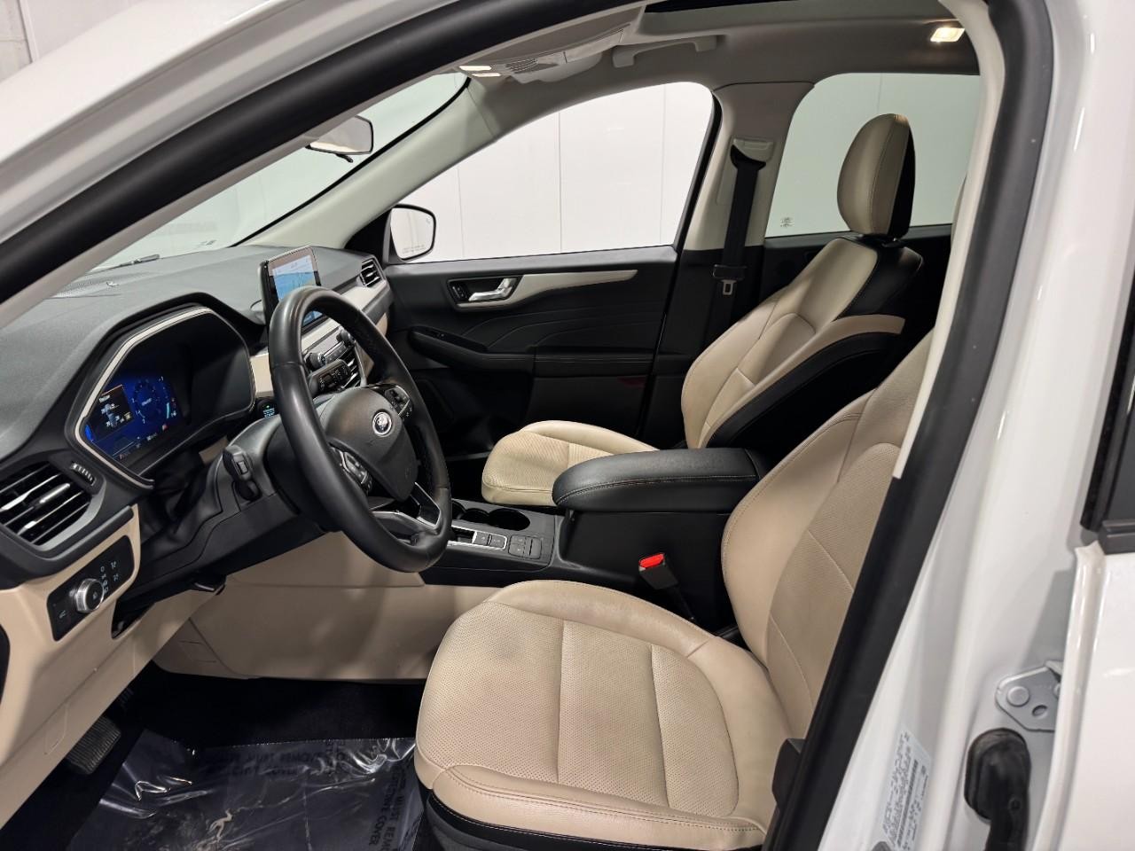 Ford Escape Vehicle Full-screen Gallery Image 25