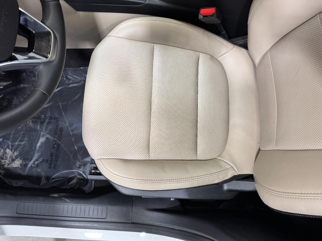 Ford Escape Vehicle Full-screen Gallery Image 26