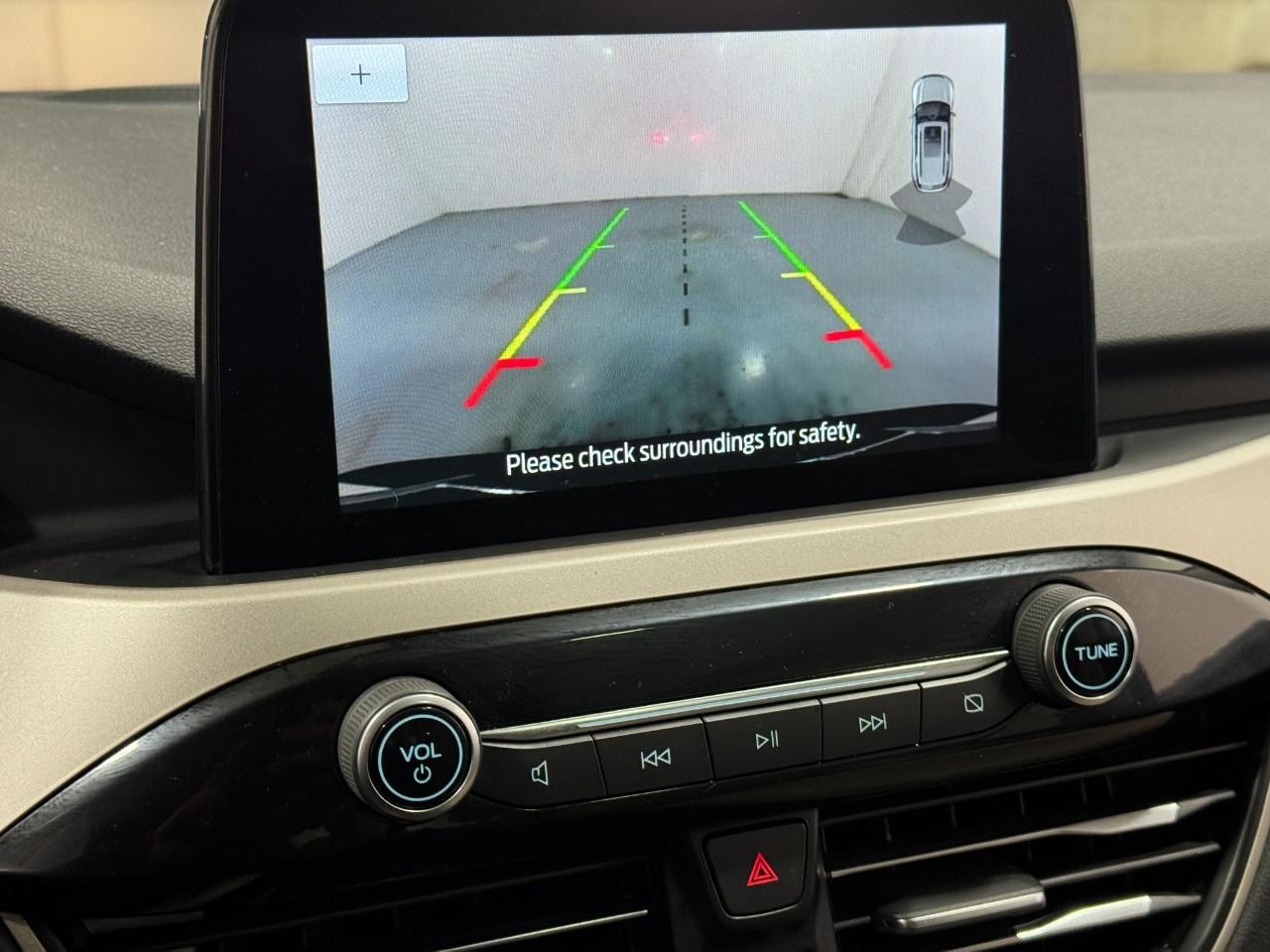 Ford Escape Vehicle Full-screen Gallery Image 32