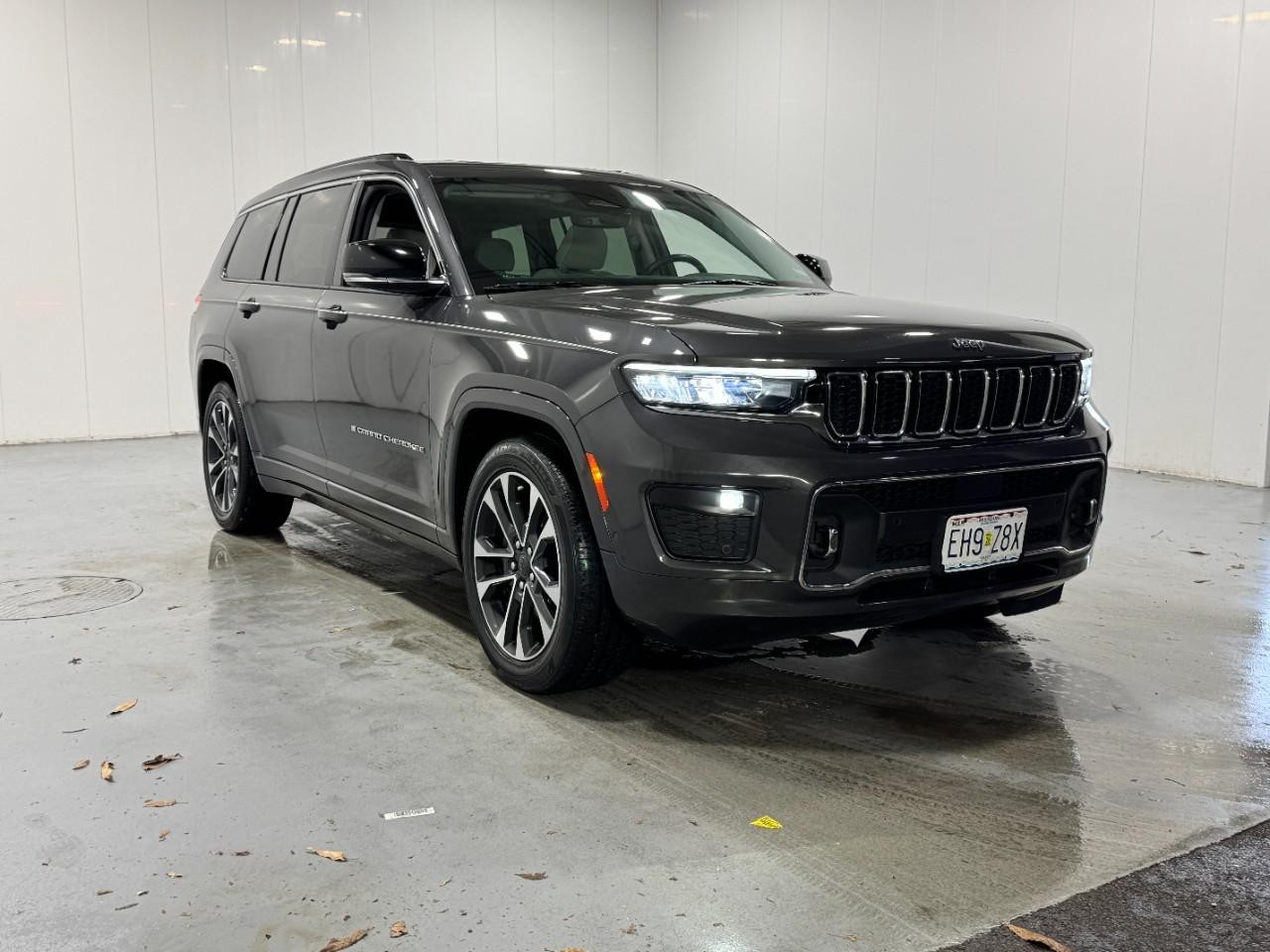 Jeep Grand Cherokee L Vehicle Full-screen Gallery Image 6