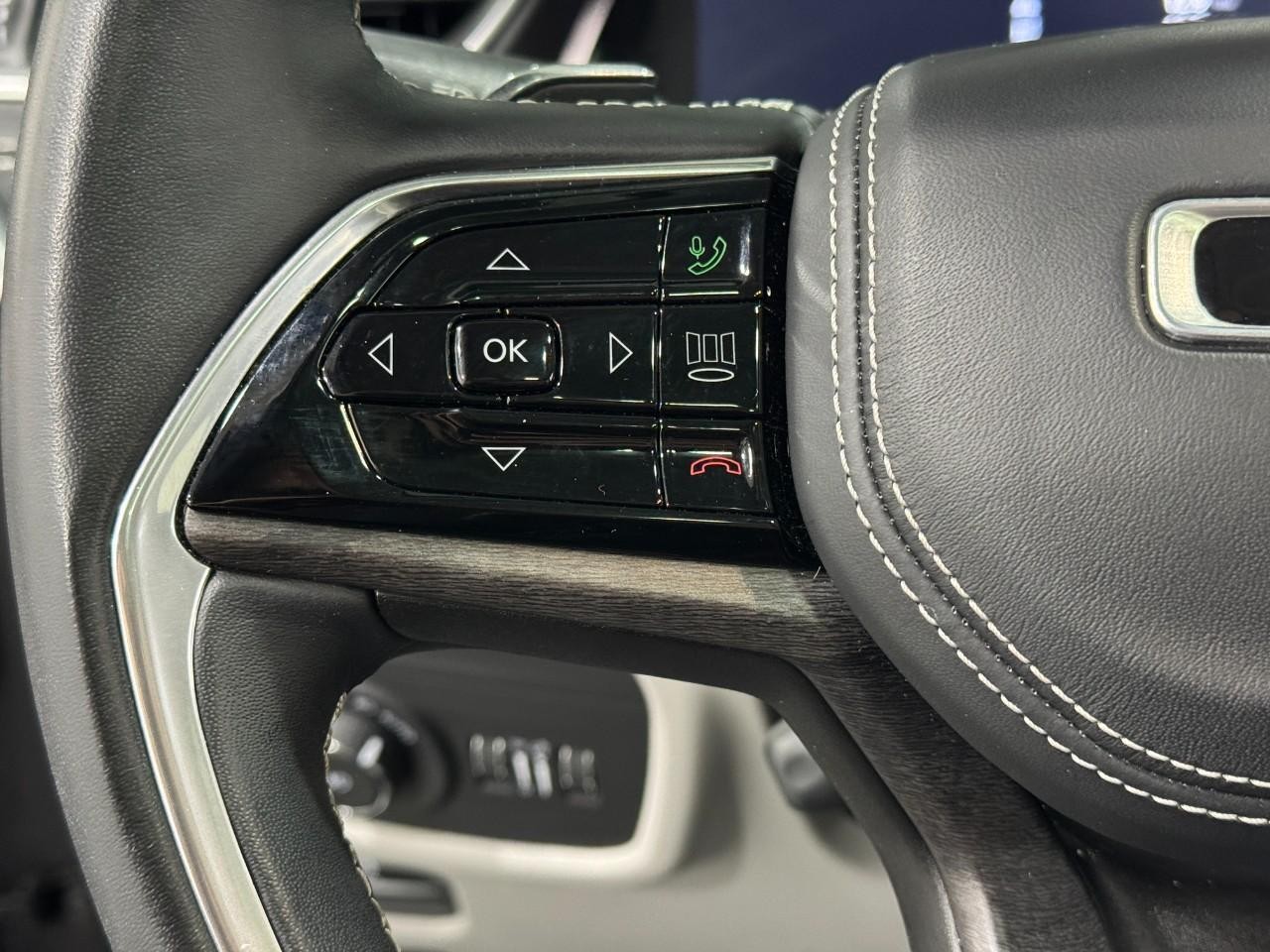 Jeep Grand Cherokee L Vehicle Full-screen Gallery Image 29