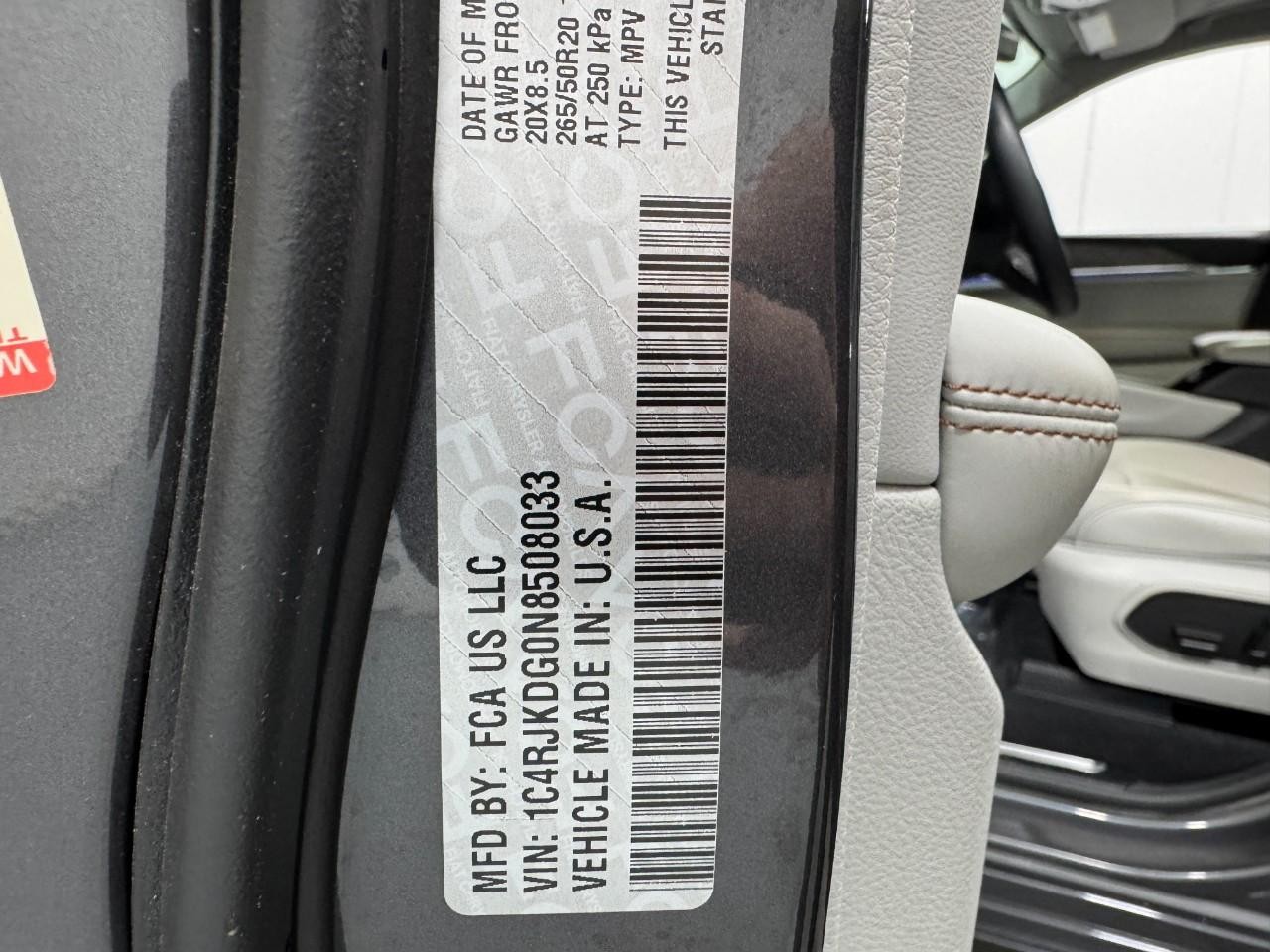 Jeep Grand Cherokee L Vehicle Full-screen Gallery Image 33