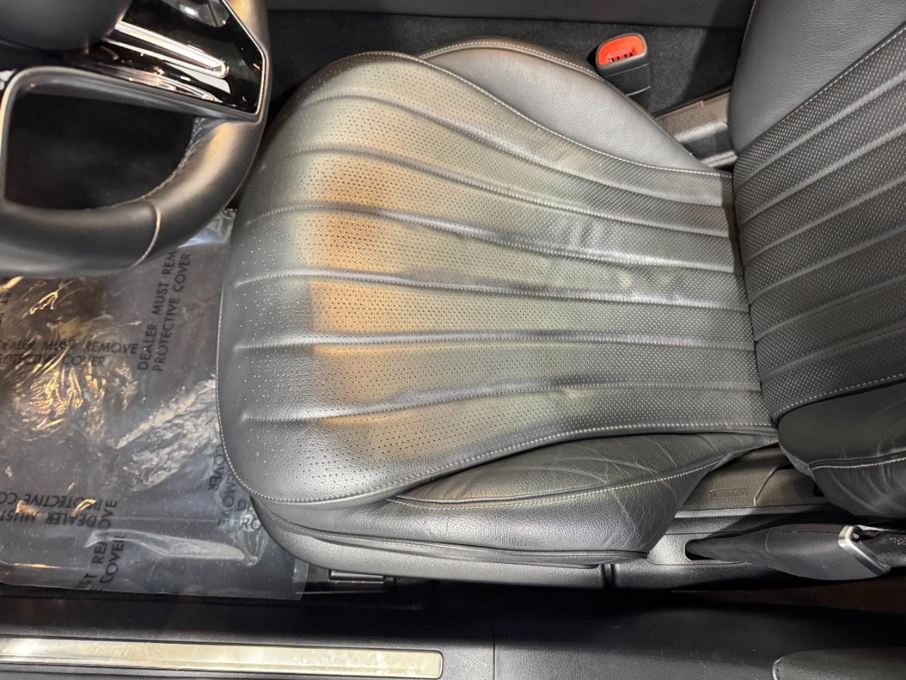 Mercedes-Benz S-Class Vehicle Full-screen Gallery Image 27