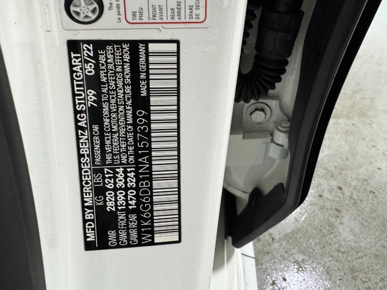 Mercedes-Benz S-Class Vehicle Full-screen Gallery Image 34