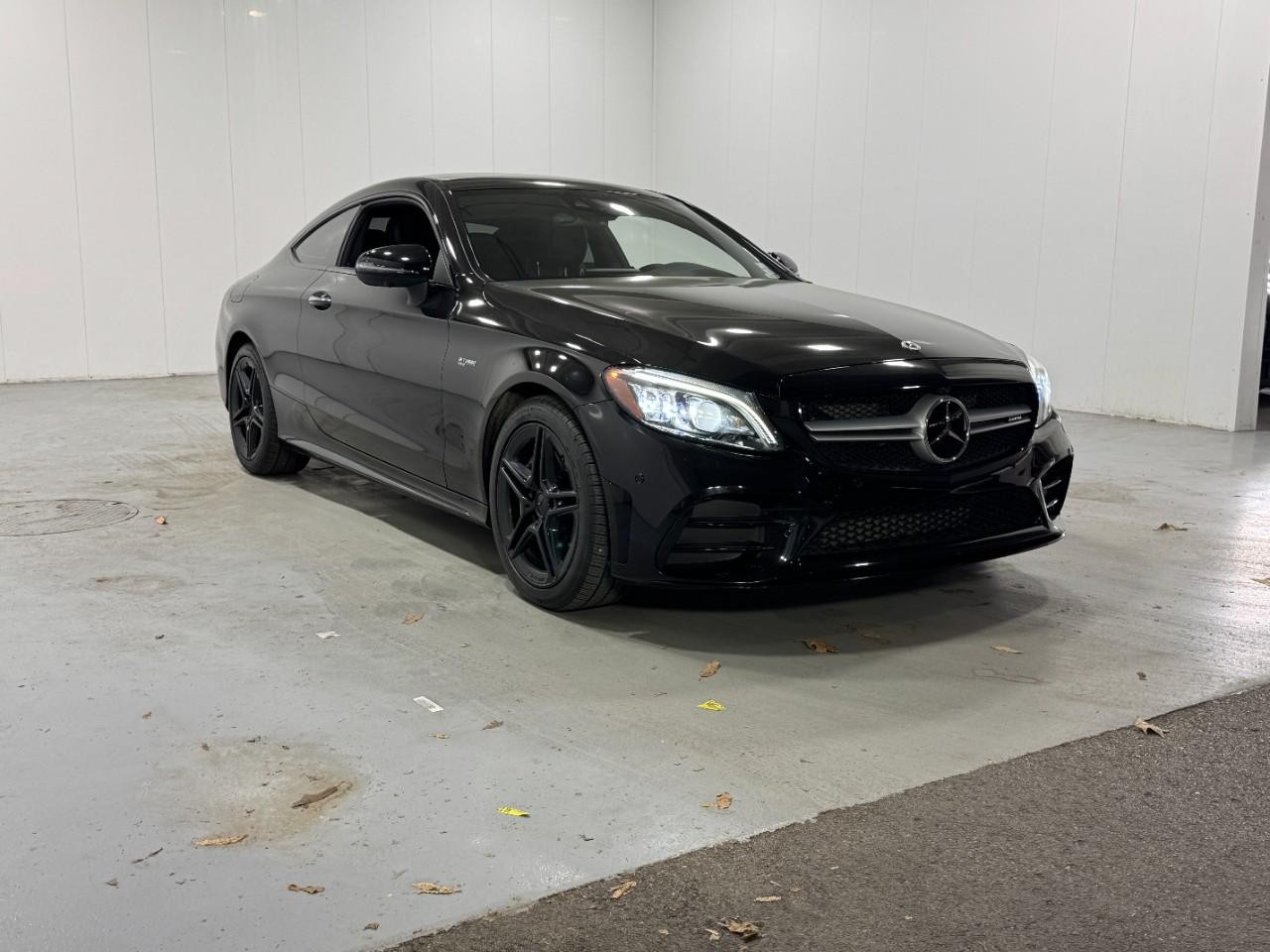 Mercedes-Benz C-Class Vehicle Full-screen Gallery Image 6