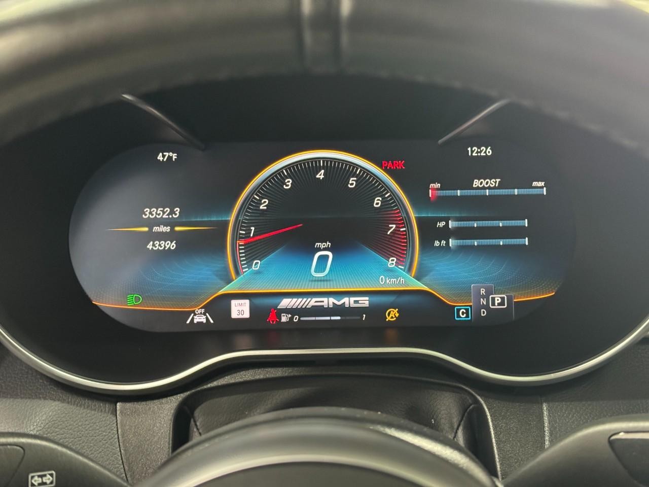 Mercedes-Benz C-Class Vehicle Full-screen Gallery Image 35