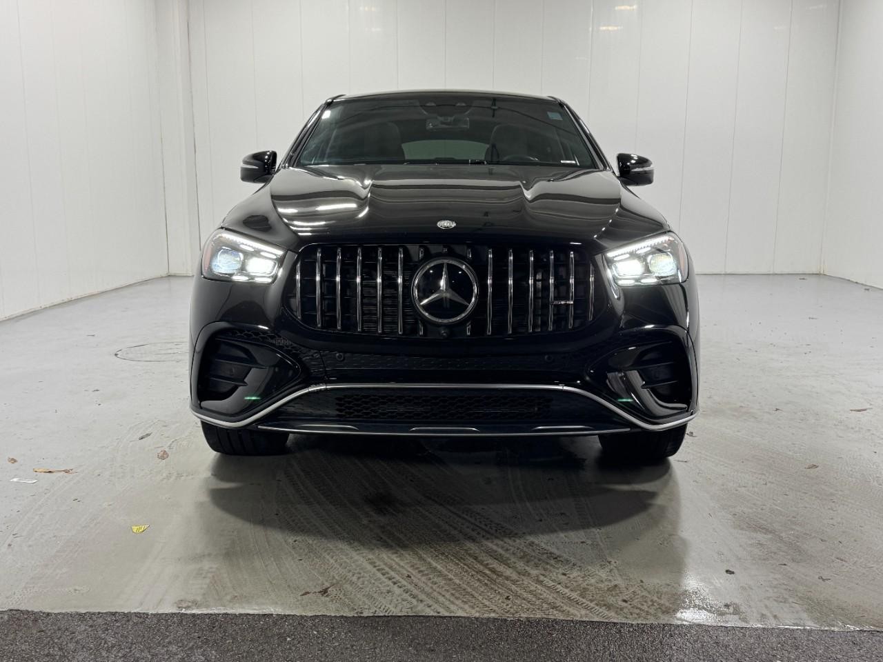 Mercedes-Benz GLE Vehicle Full-screen Gallery Image 7