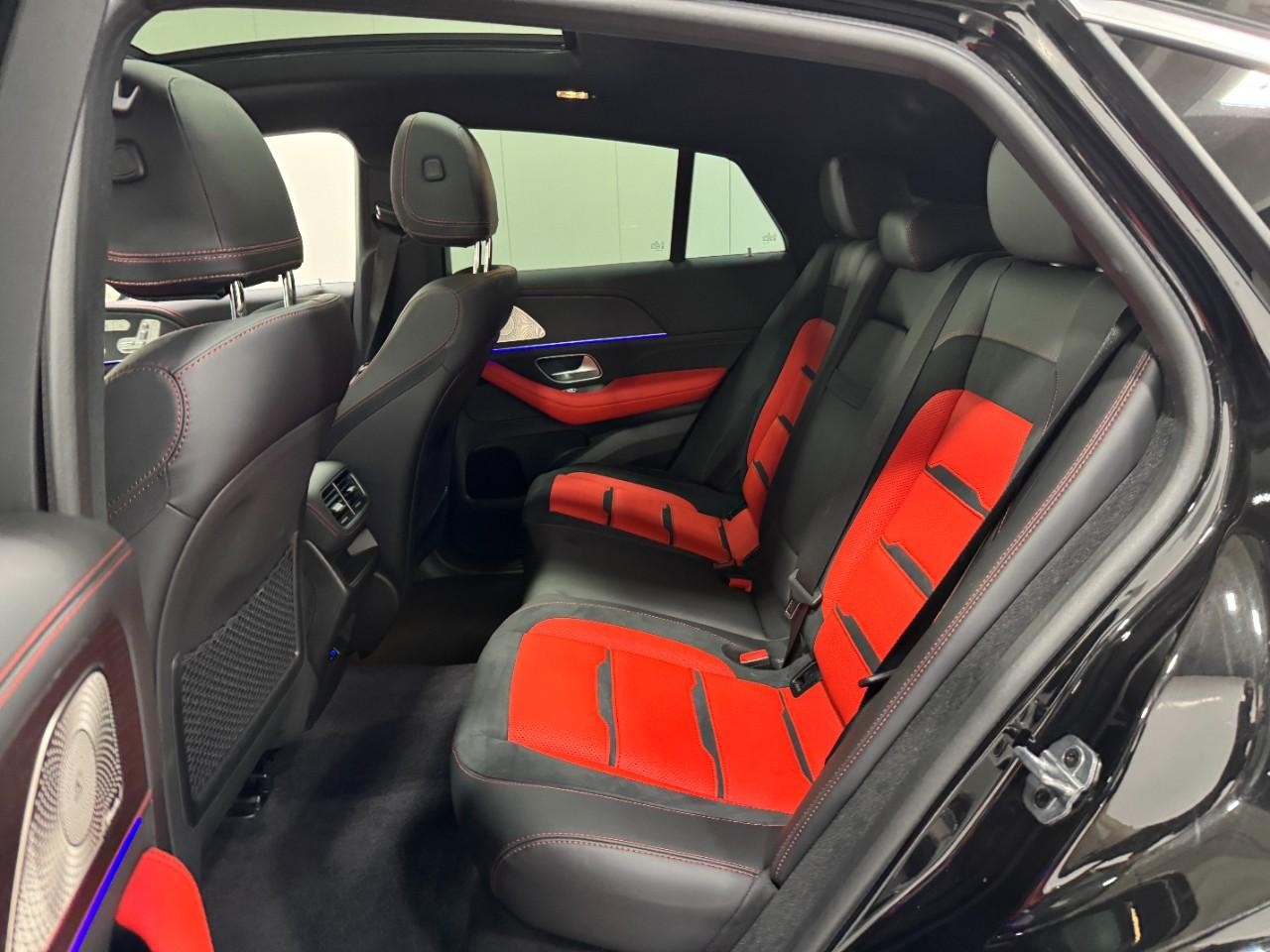 Mercedes-Benz GLE Vehicle Full-screen Gallery Image 8