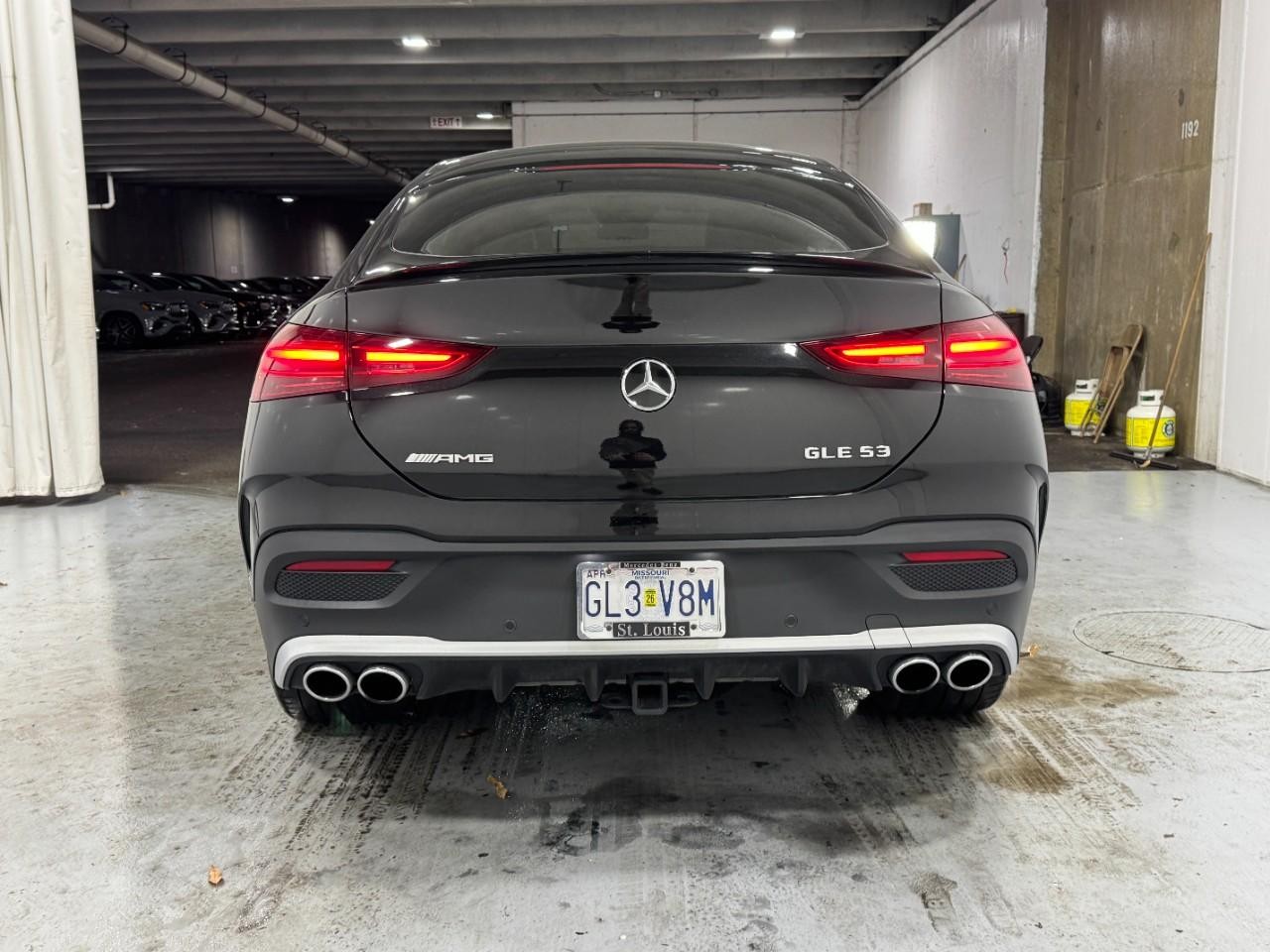 Mercedes-Benz GLE Vehicle Full-screen Gallery Image 9