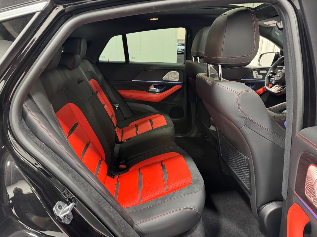 Mercedes-Benz GLE Vehicle Full-screen Gallery Image 10