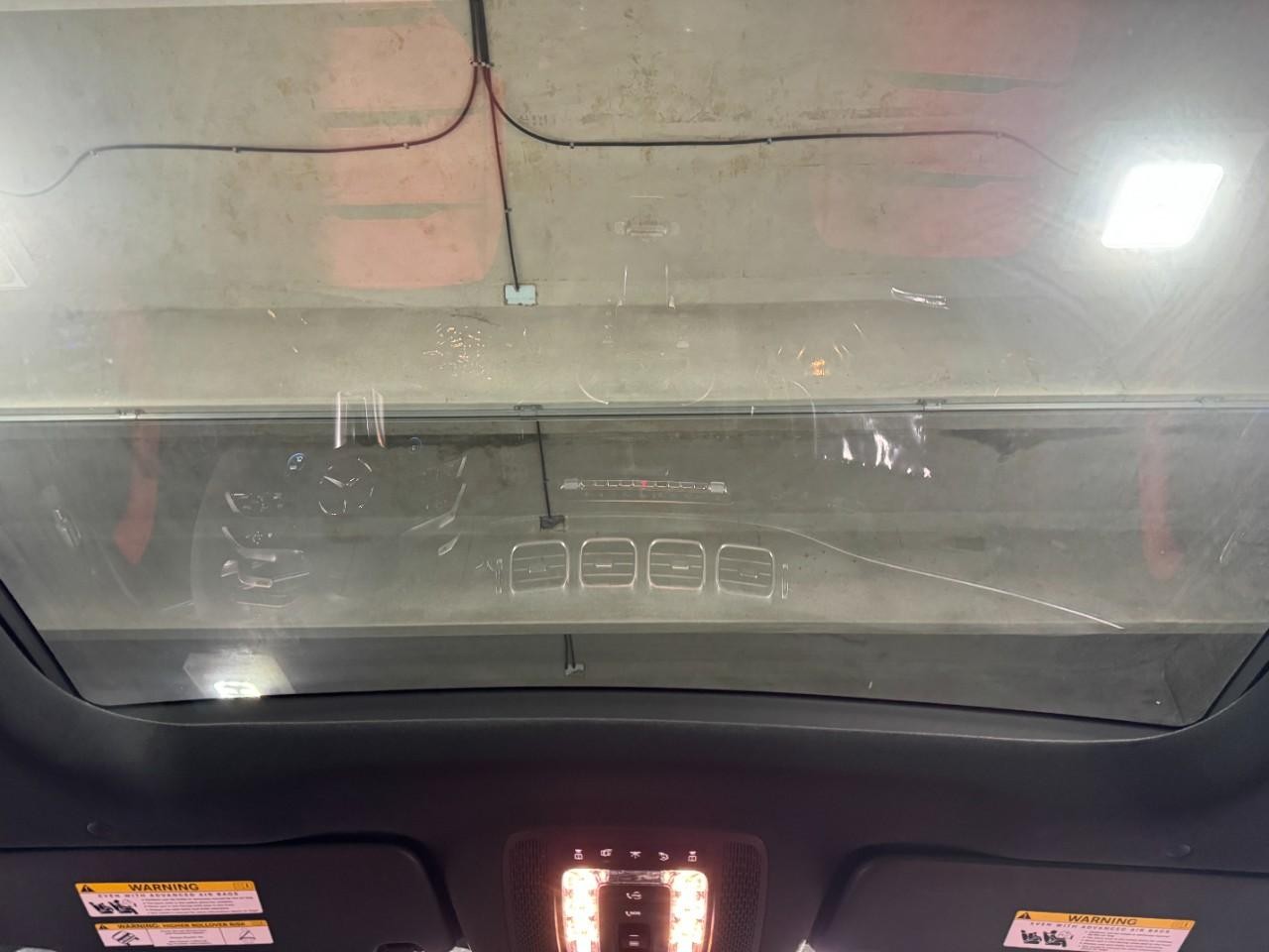 Mercedes-Benz GLE Vehicle Full-screen Gallery Image 11