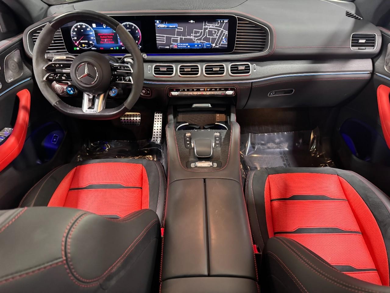 Mercedes-Benz GLE Vehicle Full-screen Gallery Image 12