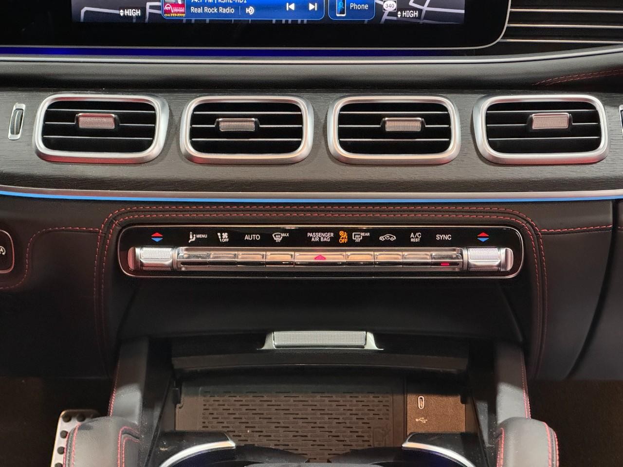 Mercedes-Benz GLE Vehicle Full-screen Gallery Image 15