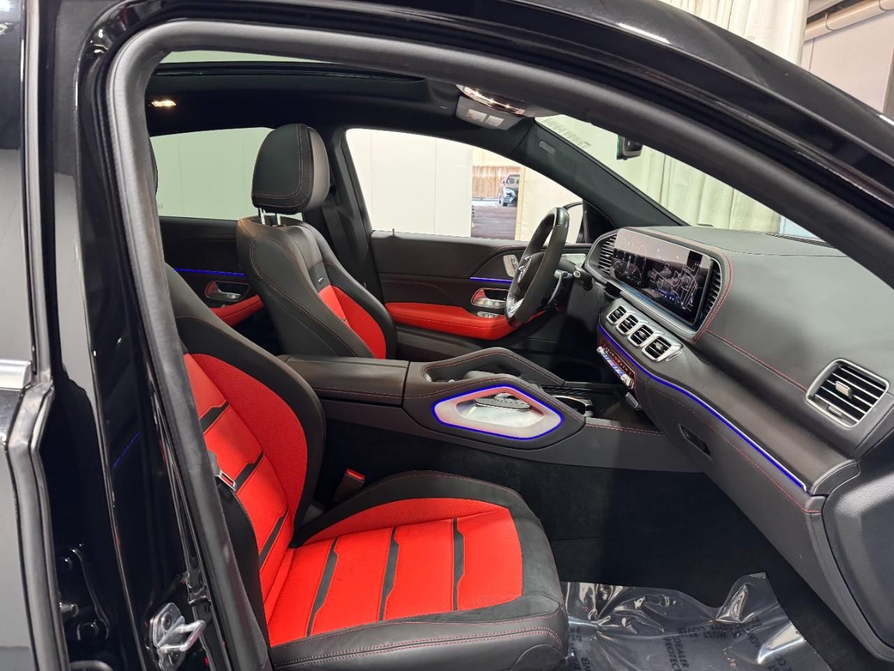 Mercedes-Benz GLE Vehicle Full-screen Gallery Image 17