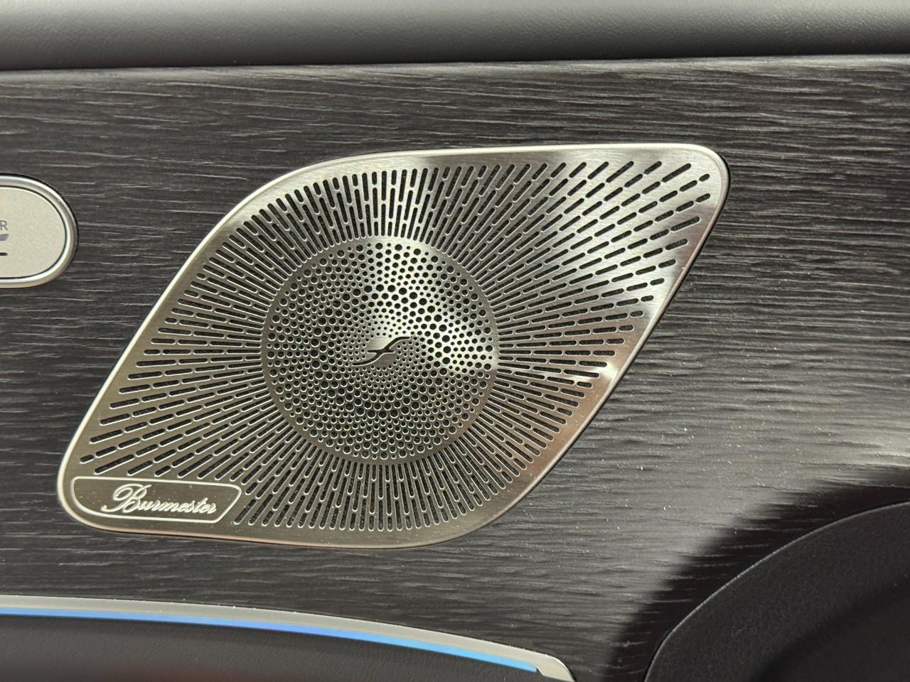 Mercedes-Benz GLE Vehicle Full-screen Gallery Image 23