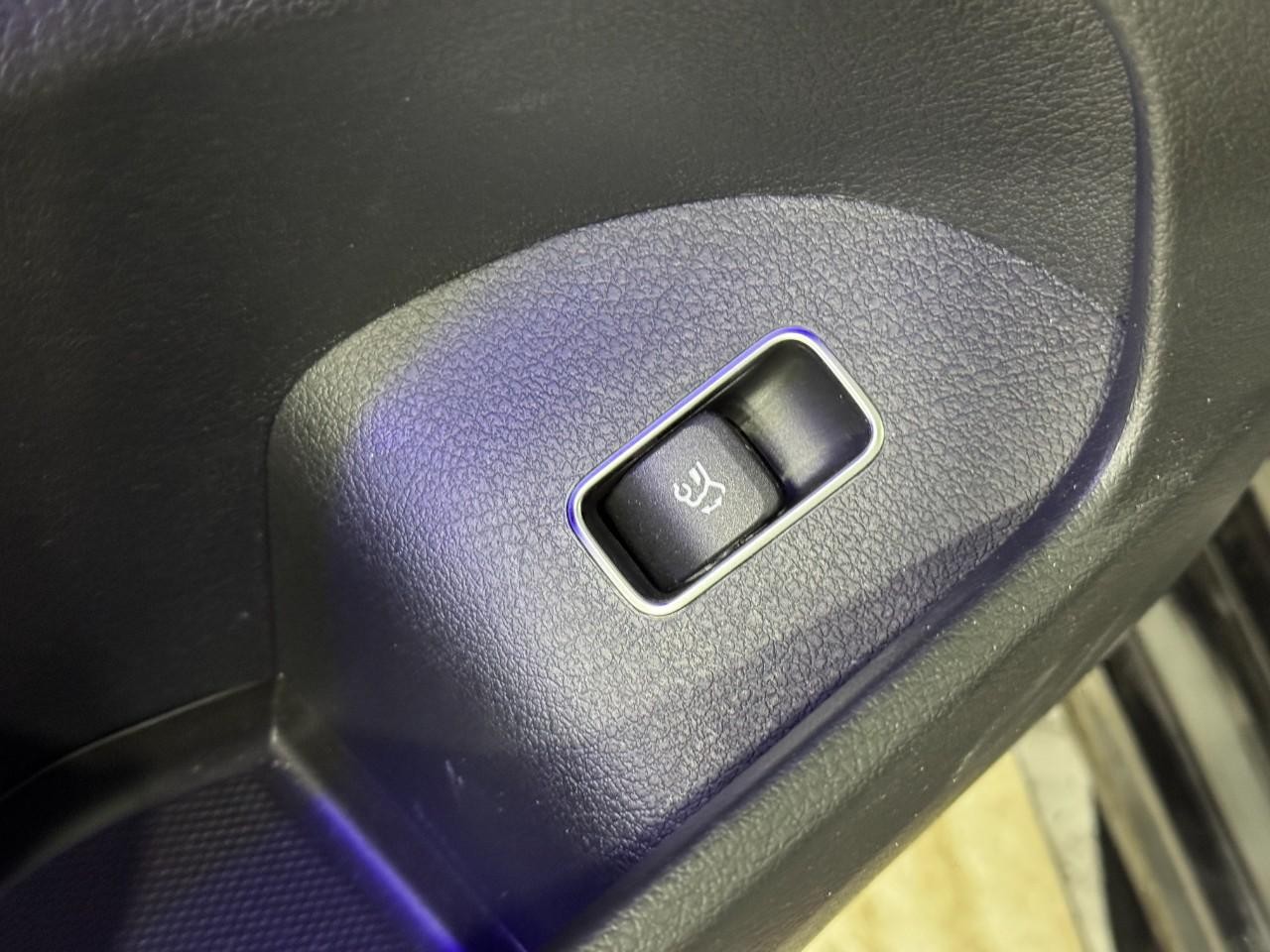 Mercedes-Benz GLE Vehicle Full-screen Gallery Image 27