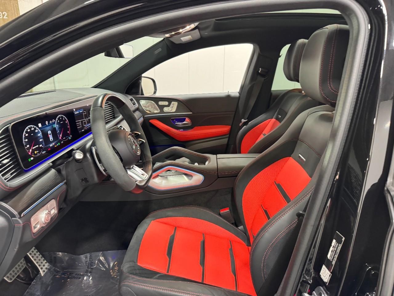 Mercedes-Benz GLE Vehicle Full-screen Gallery Image 28