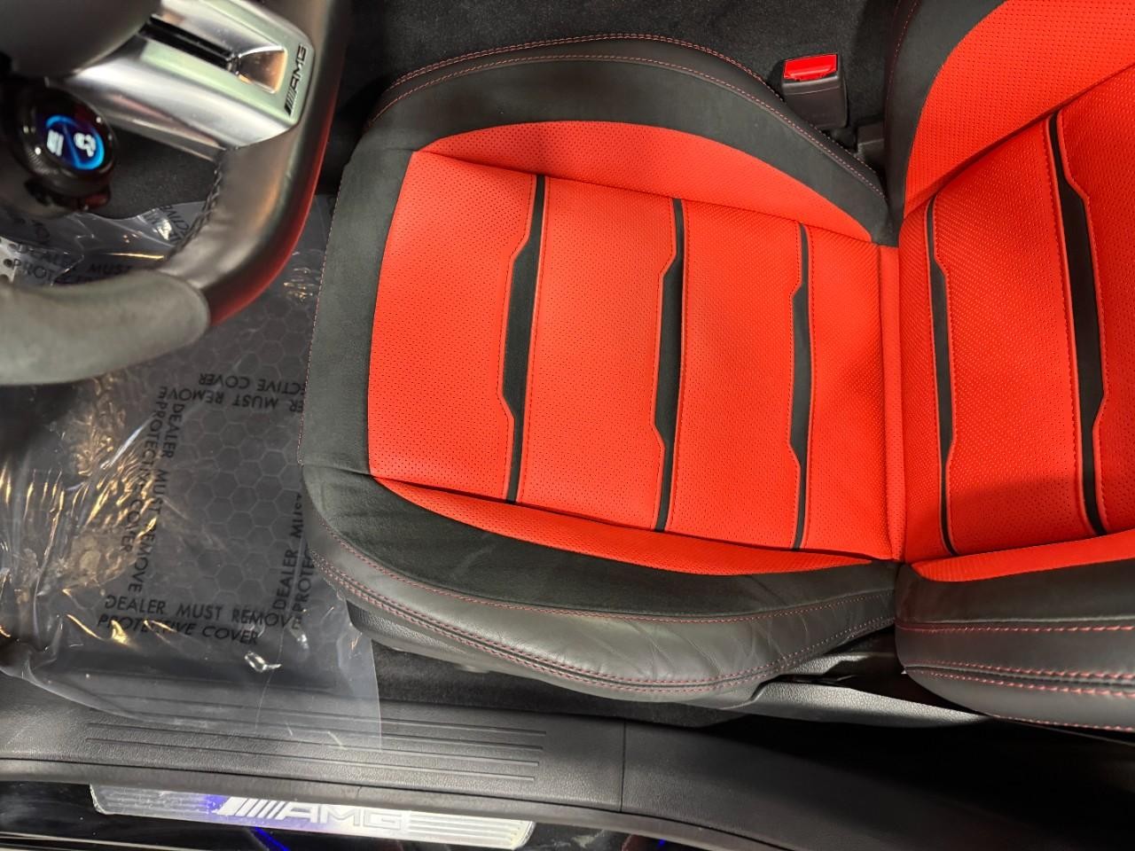 Mercedes-Benz GLE Vehicle Full-screen Gallery Image 29