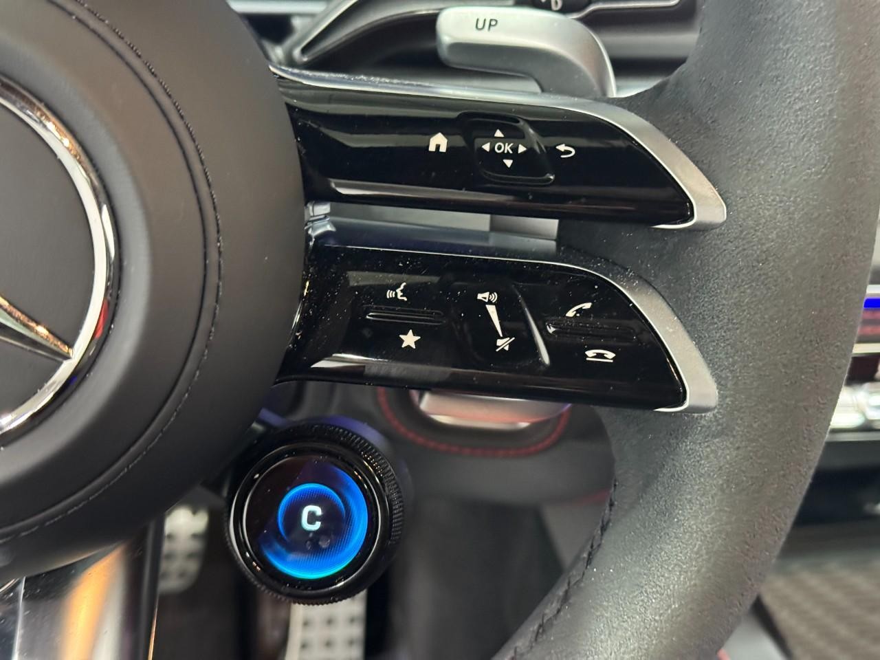 Mercedes-Benz GLE Vehicle Full-screen Gallery Image 33