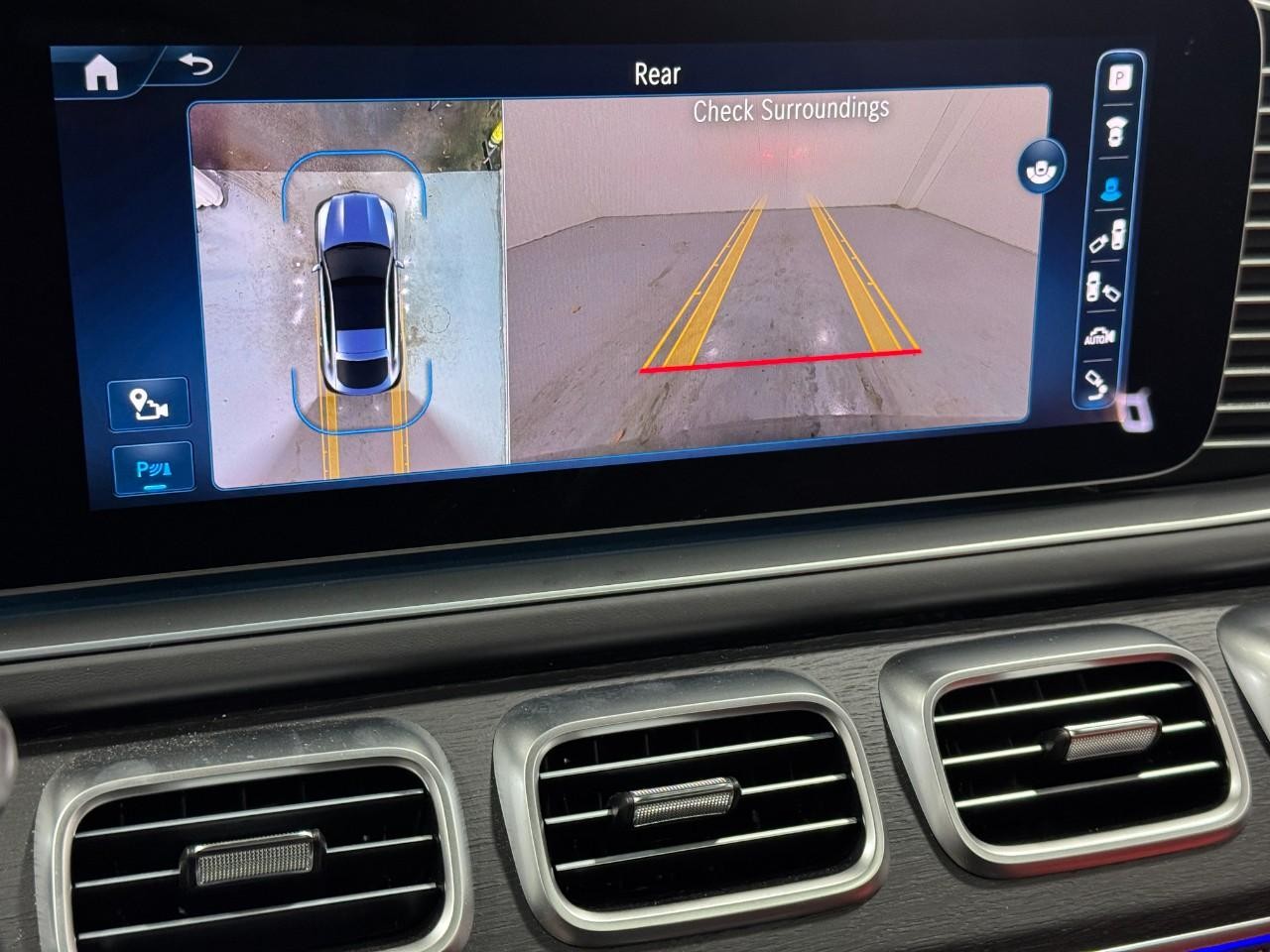 Mercedes-Benz GLE Vehicle Full-screen Gallery Image 36