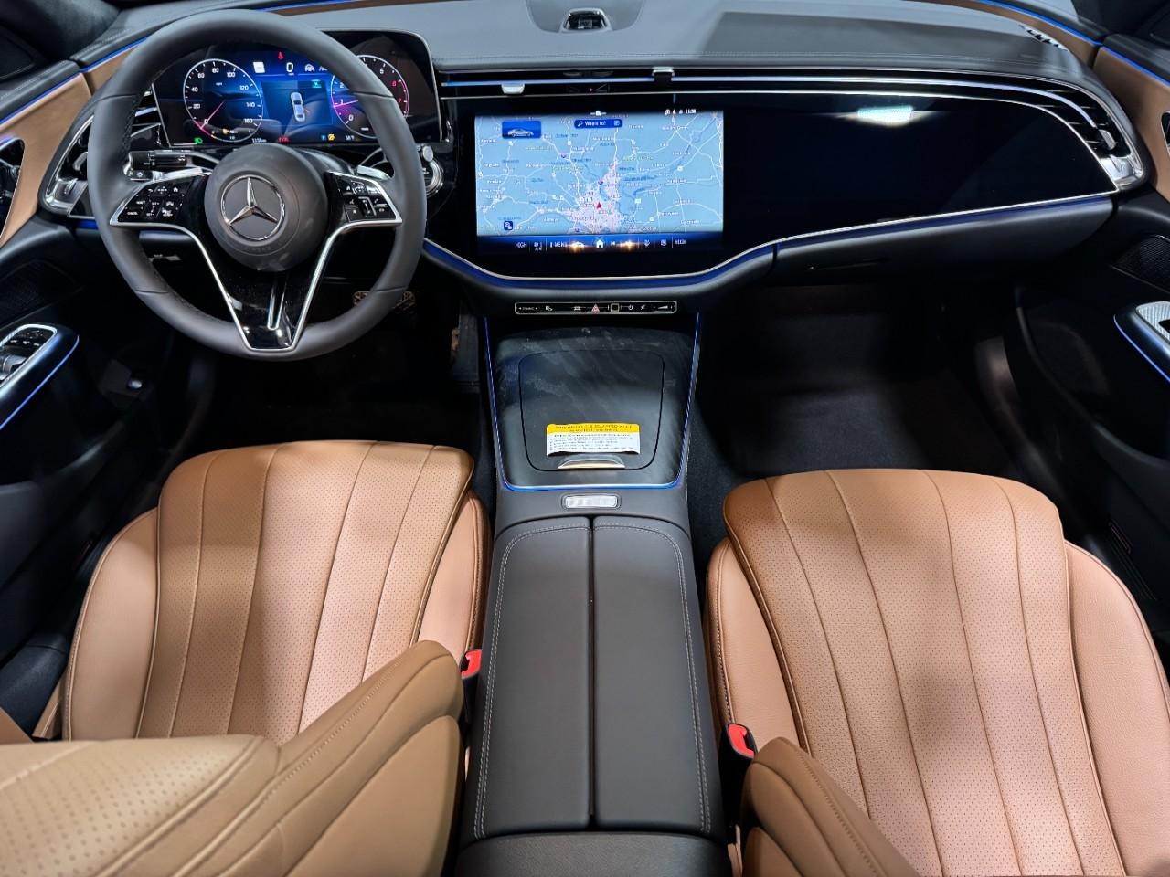 Mercedes-Benz E-Class Vehicle Full-screen Gallery Image 12