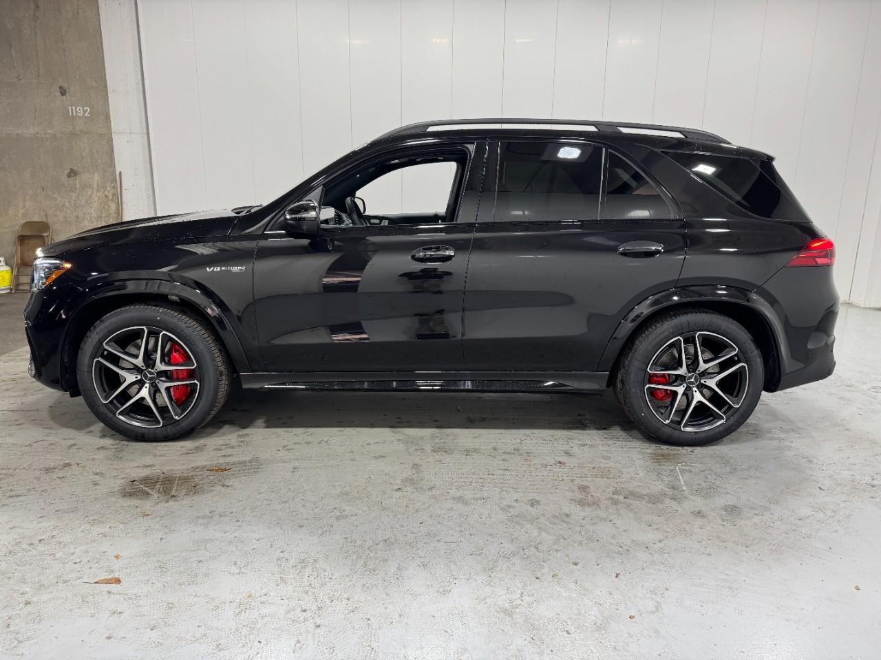 Mercedes-Benz GLE Vehicle Full-screen Gallery Image 2