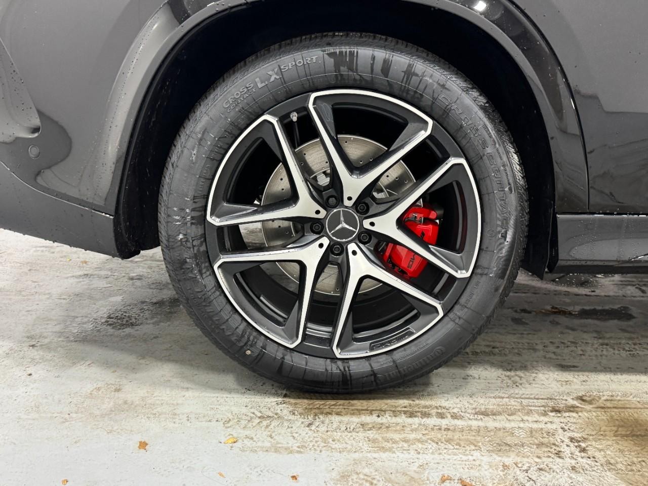 Mercedes-Benz GLE Vehicle Full-screen Gallery Image 5