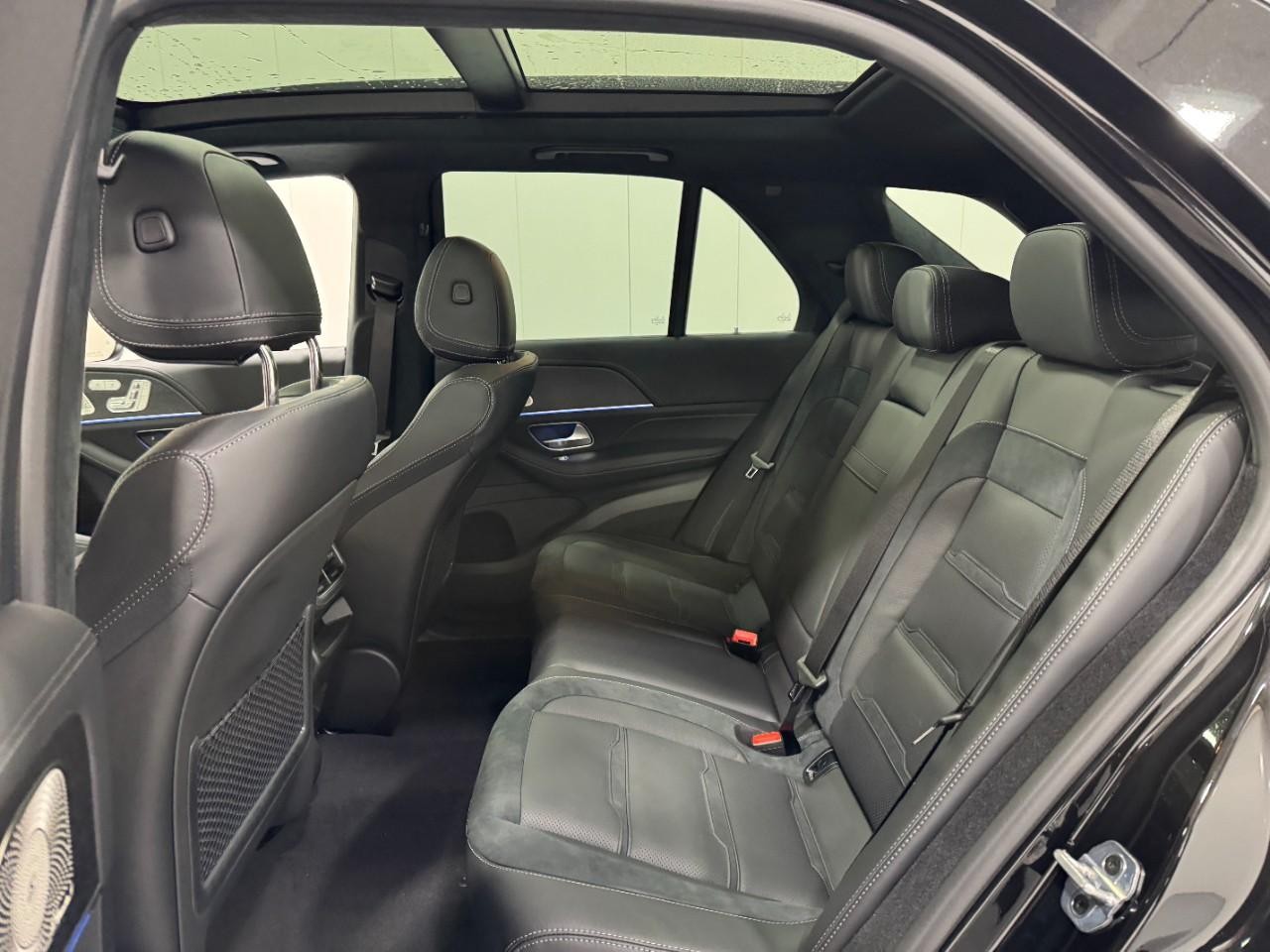 Mercedes-Benz GLE Vehicle Full-screen Gallery Image 8