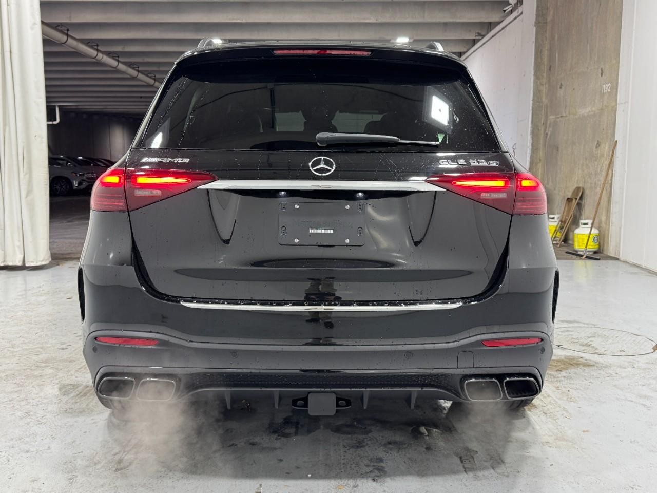 Mercedes-Benz GLE Vehicle Full-screen Gallery Image 9