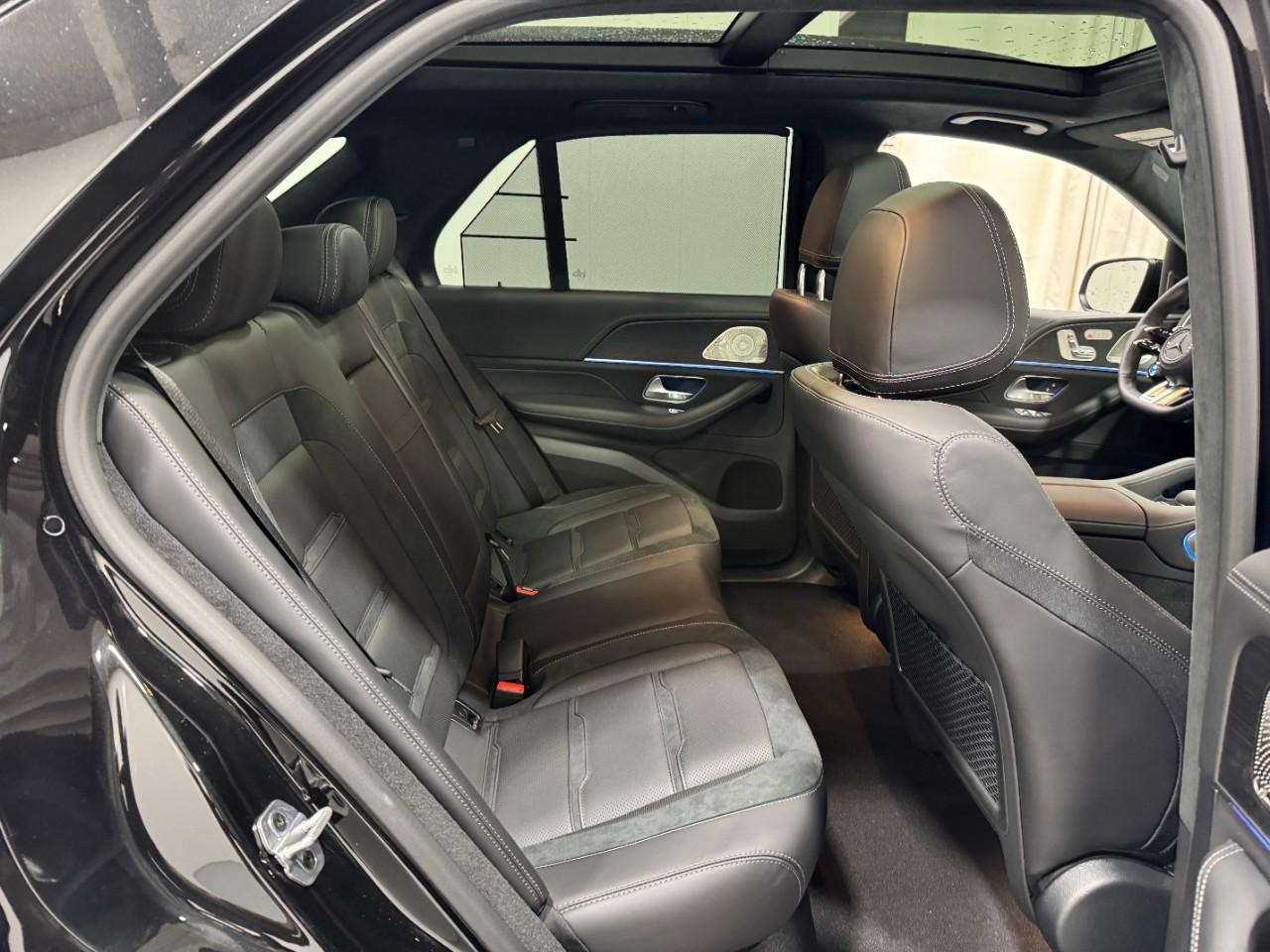 Mercedes-Benz GLE Vehicle Full-screen Gallery Image 10