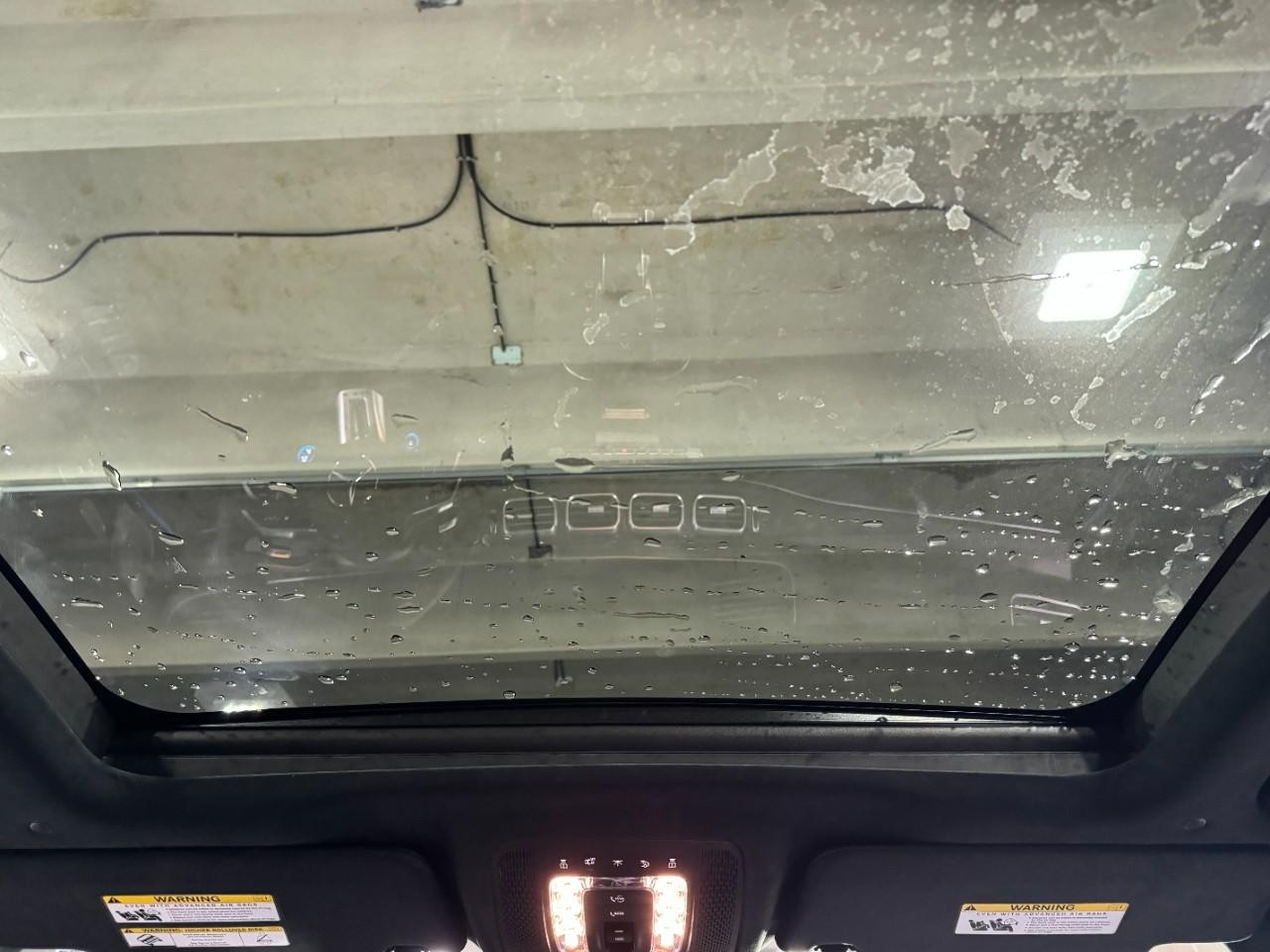 Mercedes-Benz GLE Vehicle Full-screen Gallery Image 11