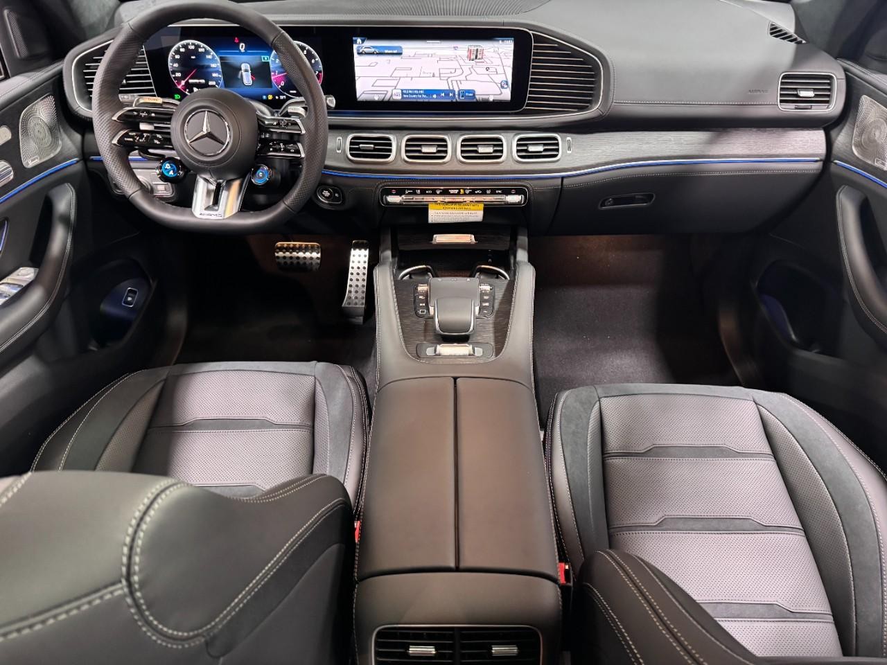 Mercedes-Benz GLE Vehicle Full-screen Gallery Image 12