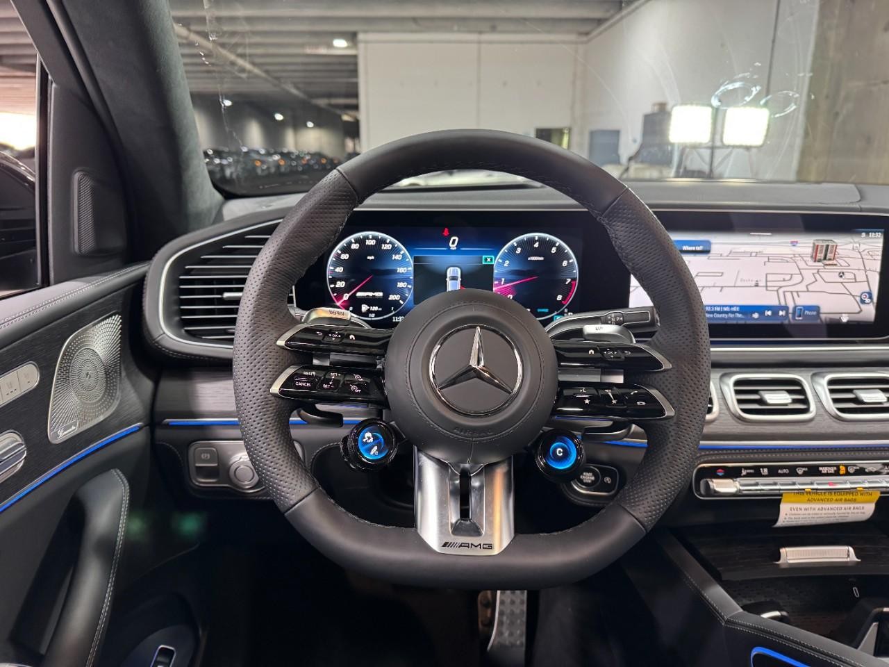 Mercedes-Benz GLE Vehicle Full-screen Gallery Image 13