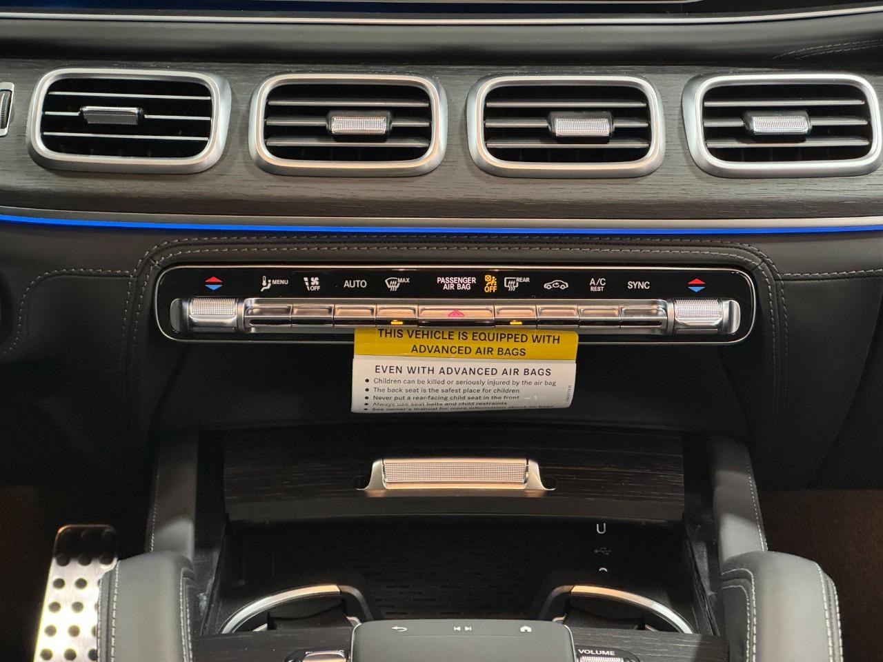 Mercedes-Benz GLE Vehicle Full-screen Gallery Image 15