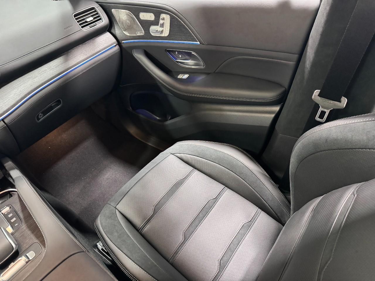 Mercedes-Benz GLE Vehicle Full-screen Gallery Image 17