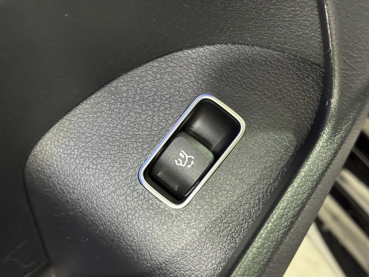 Mercedes-Benz GLE Vehicle Full-screen Gallery Image 27