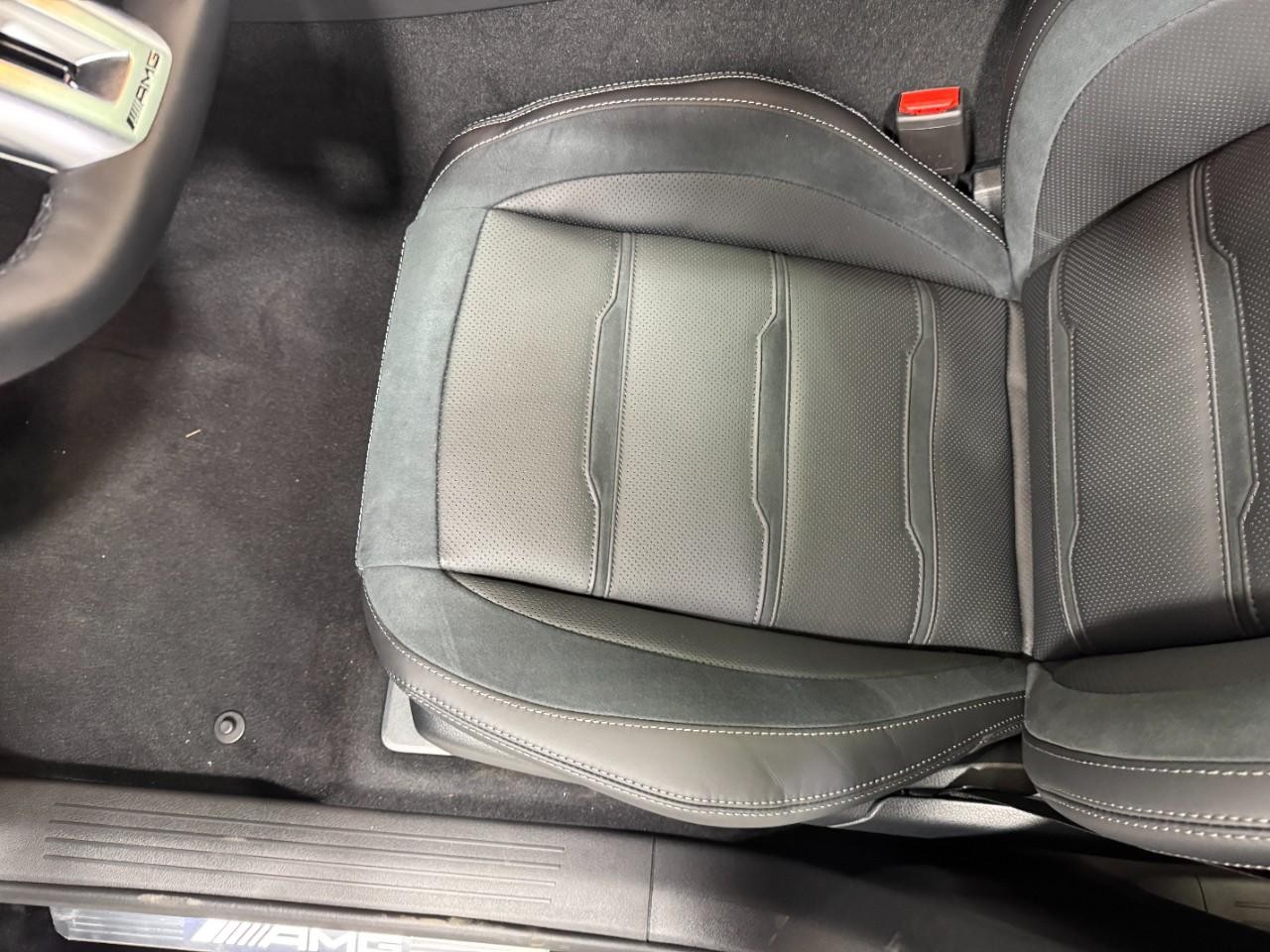 Mercedes-Benz GLE Vehicle Full-screen Gallery Image 29