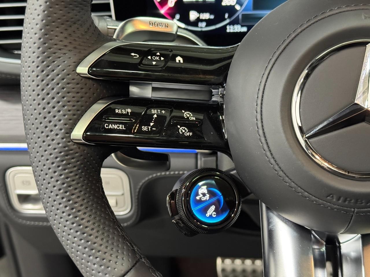 Mercedes-Benz GLE Vehicle Full-screen Gallery Image 31