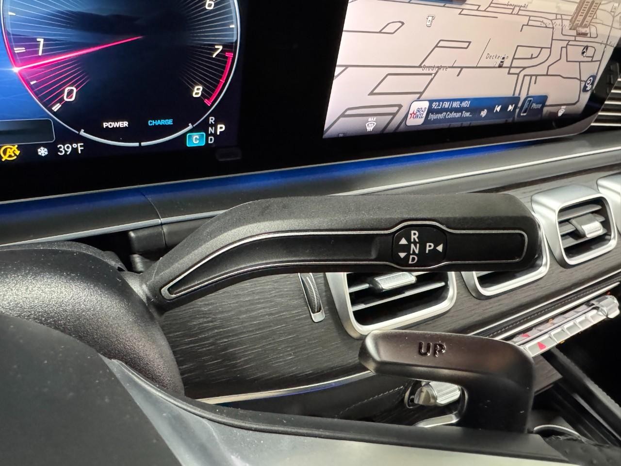 Mercedes-Benz GLE Vehicle Full-screen Gallery Image 34