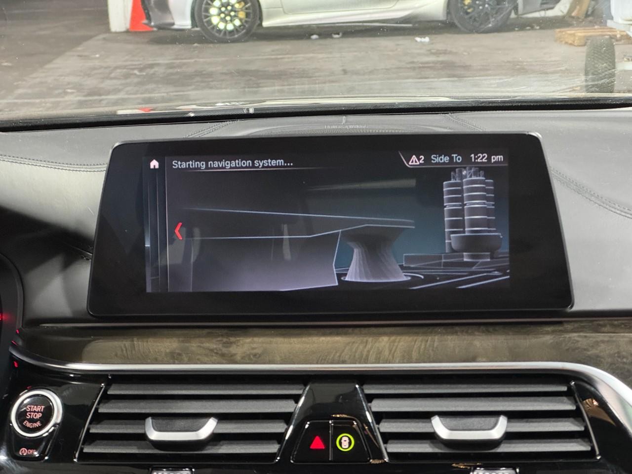 BMW 5 Series Vehicle Full-screen Gallery Image 15