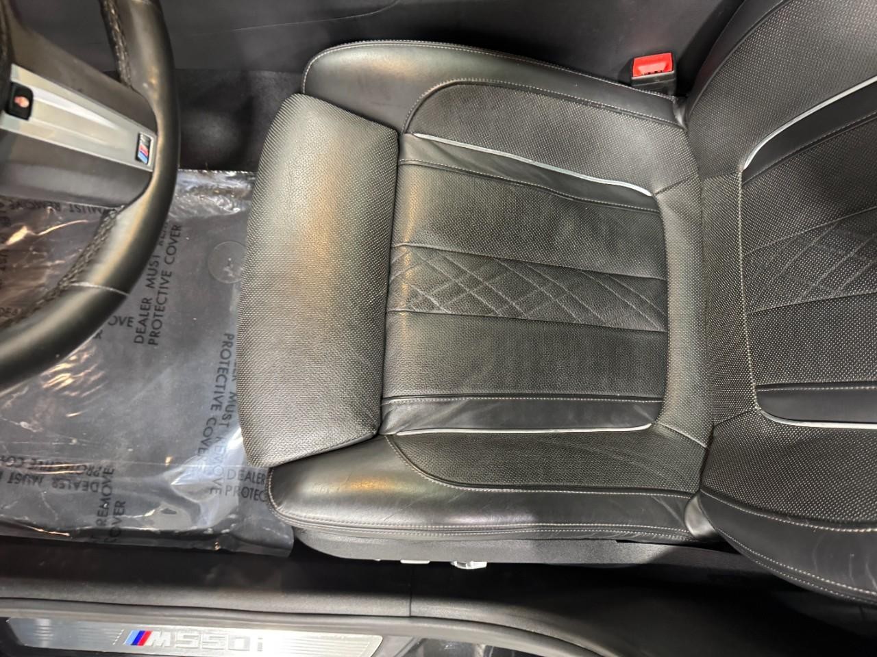 BMW 5 Series Vehicle Full-screen Gallery Image 31