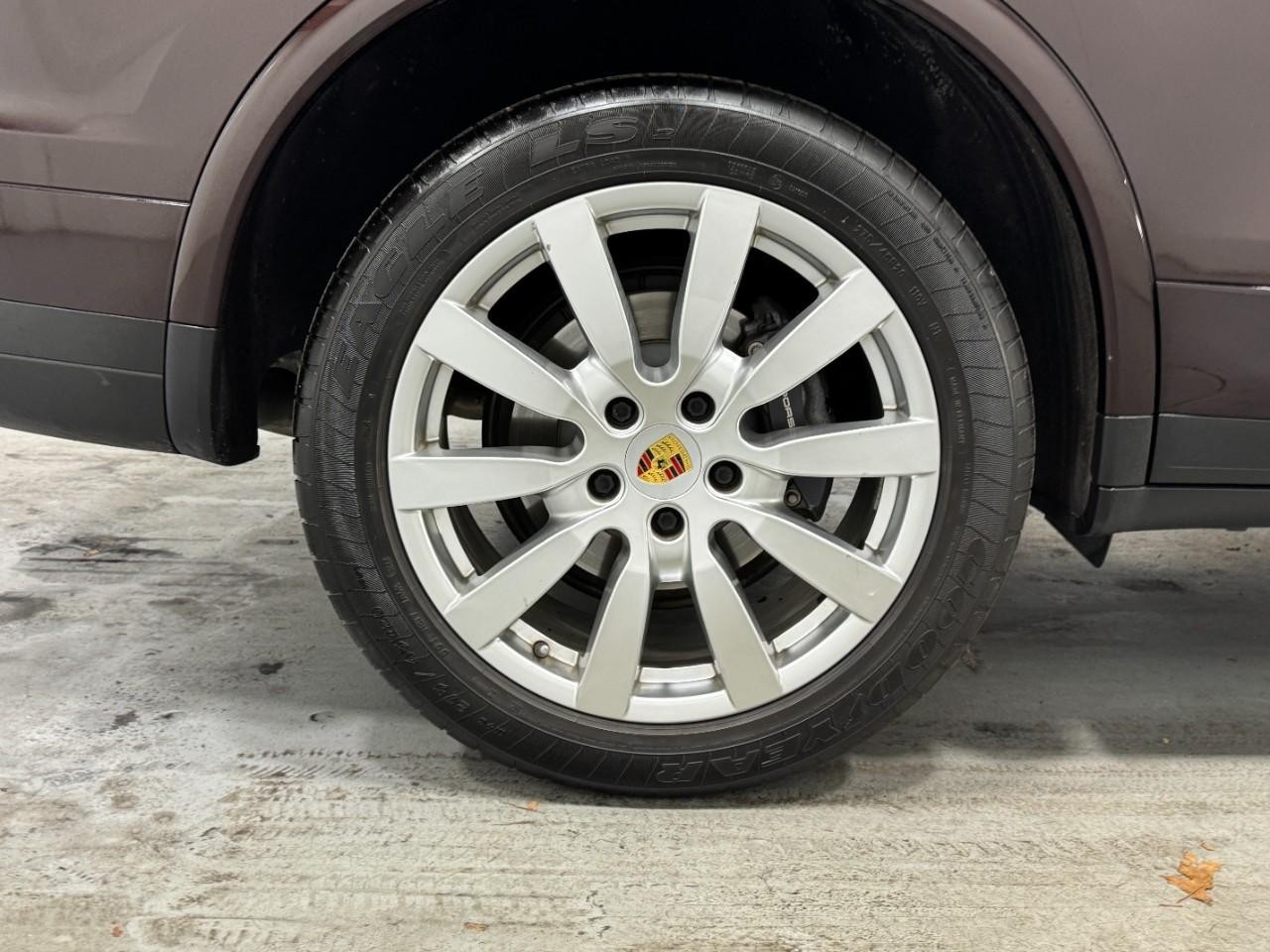 Porsche Cayenne Vehicle Full-screen Gallery Image 5