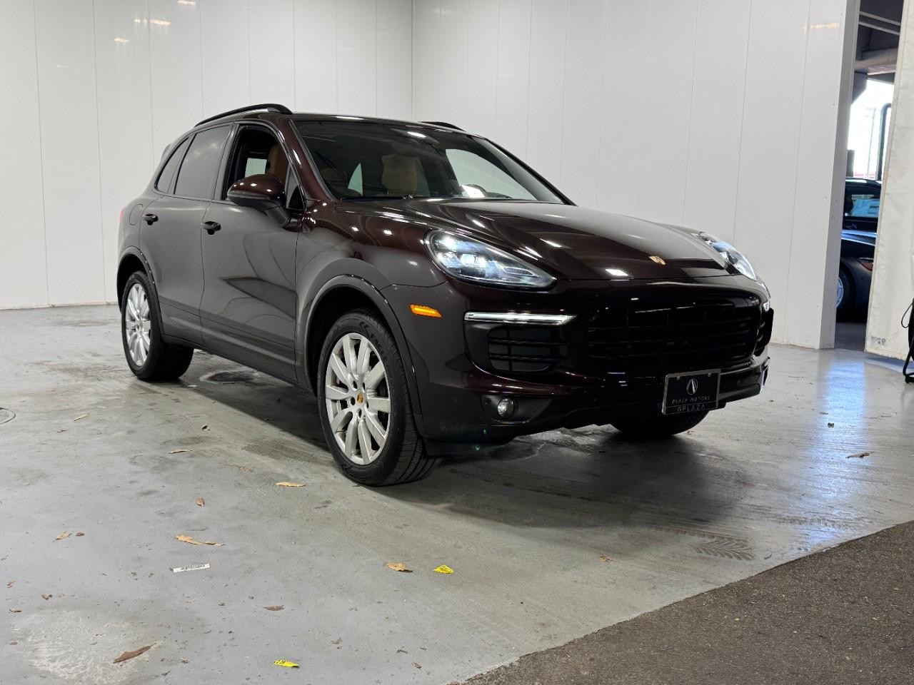 Porsche Cayenne Vehicle Full-screen Gallery Image 6