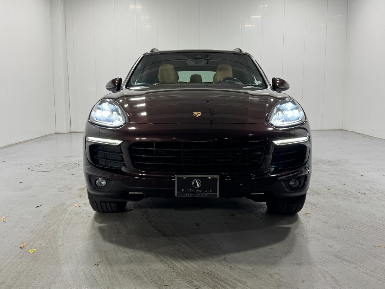 Porsche Cayenne Vehicle Full-screen Gallery Image 7