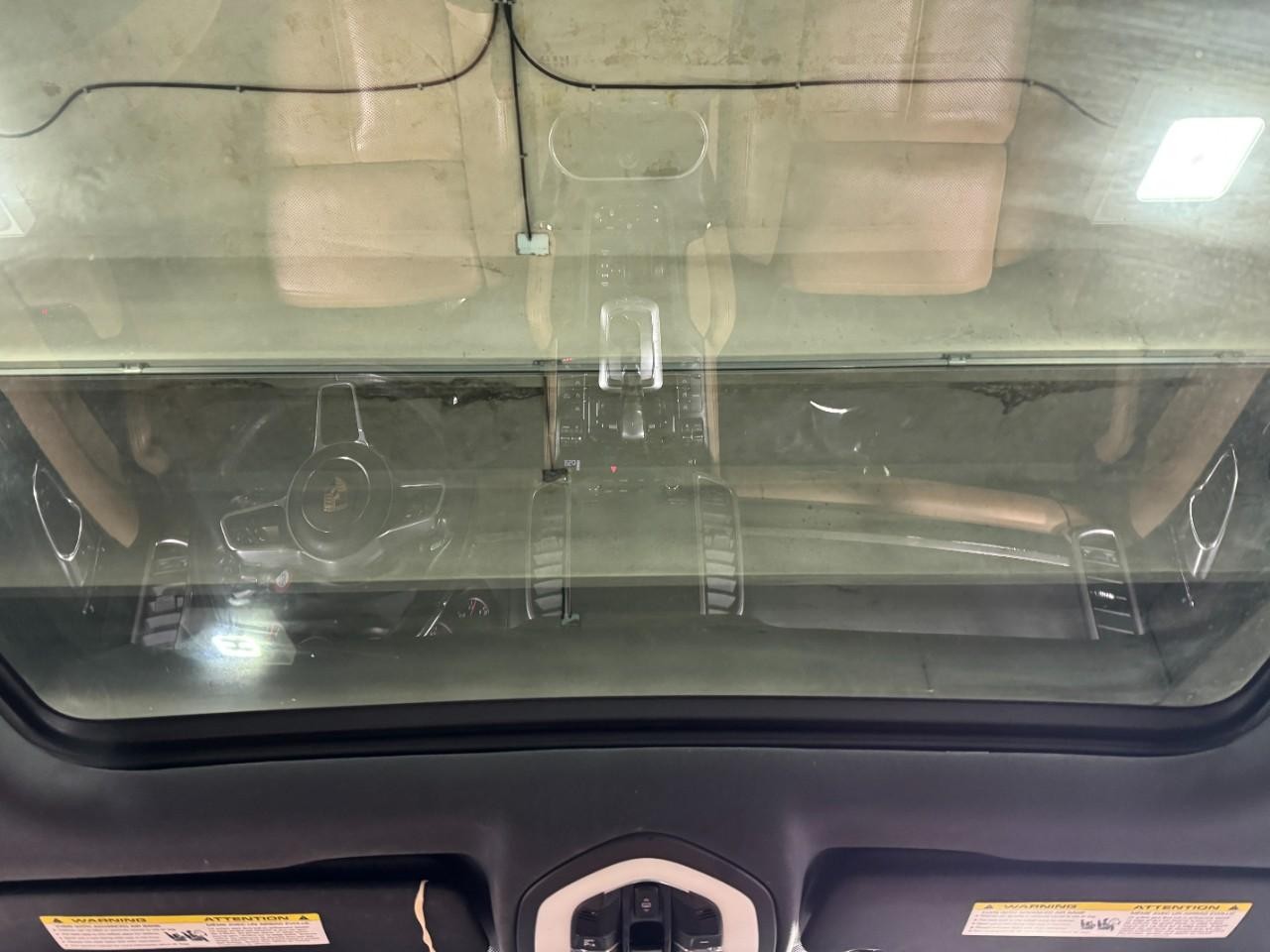 Porsche Cayenne Vehicle Full-screen Gallery Image 12