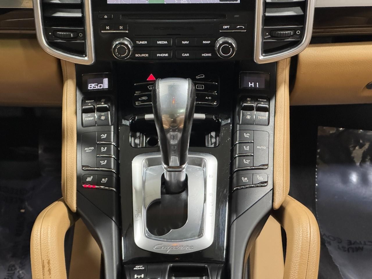 Porsche Cayenne Vehicle Full-screen Gallery Image 16