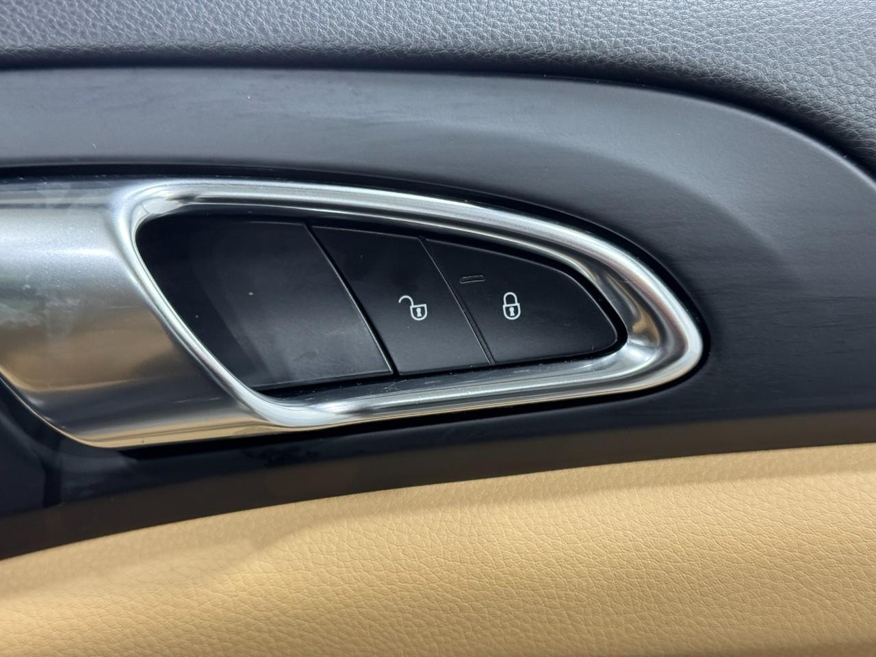 Porsche Cayenne Vehicle Full-screen Gallery Image 22