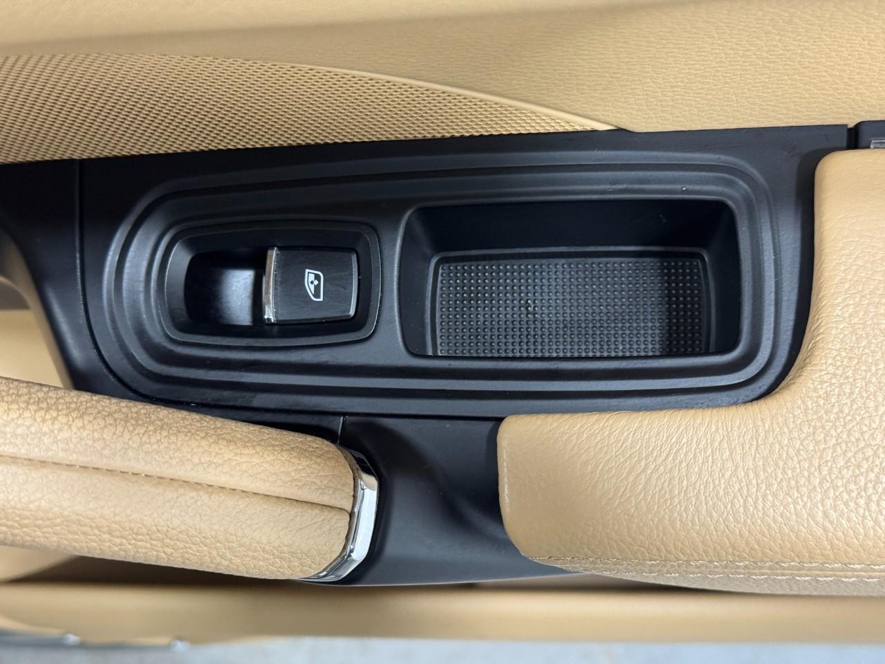 Porsche Cayenne Vehicle Full-screen Gallery Image 23