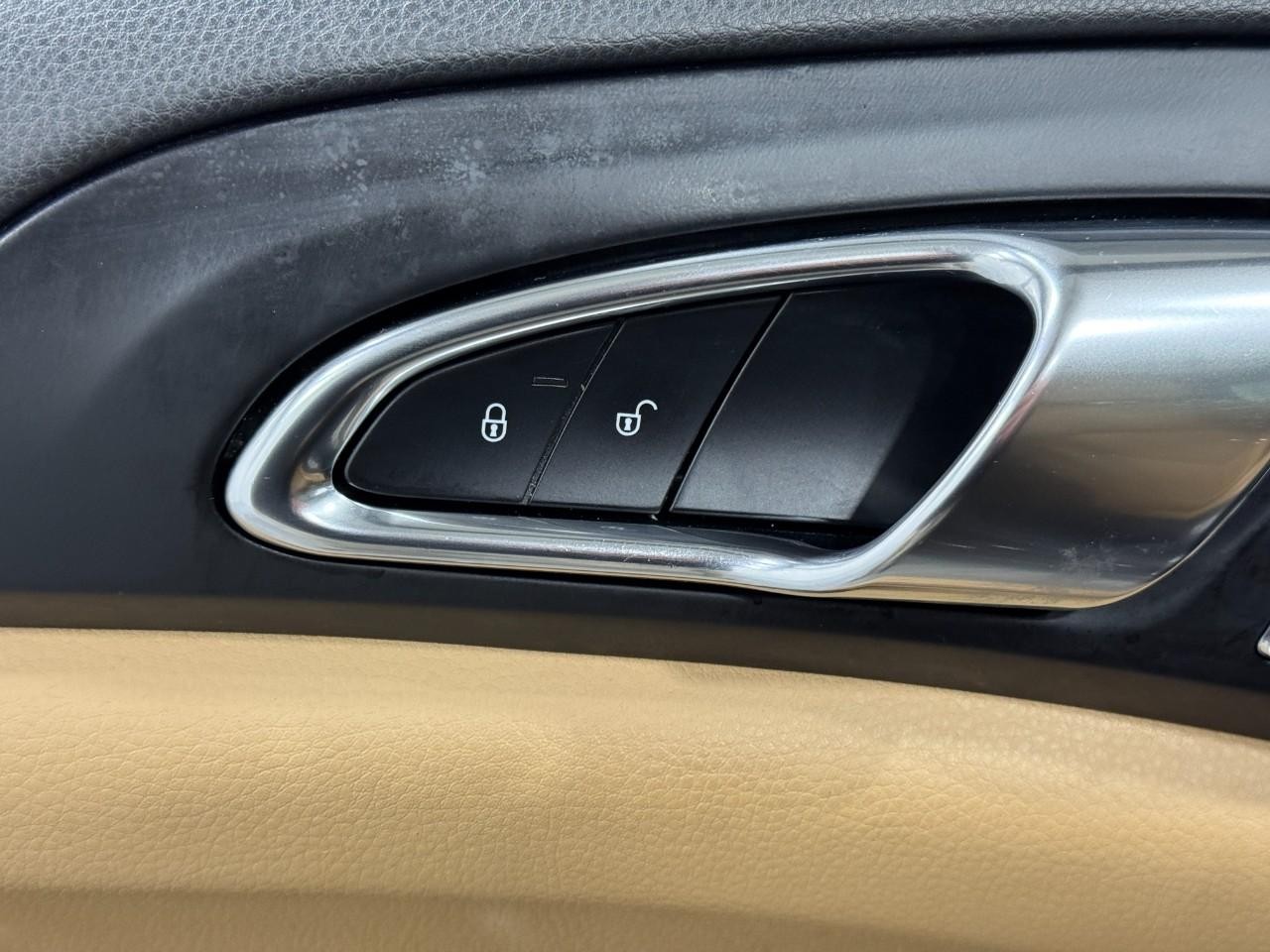 Porsche Cayenne Vehicle Full-screen Gallery Image 25