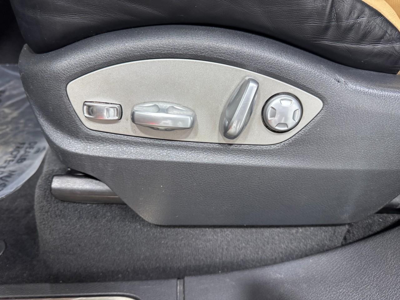 Porsche Cayenne Vehicle Full-screen Gallery Image 30